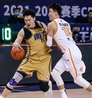上海vs深圳cba照片(cba上海vs深圳季后赛)