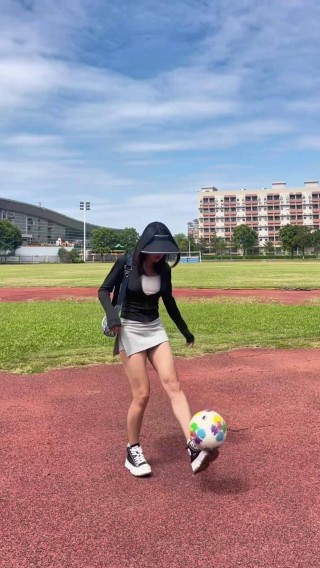大腿足球(大腿 dha)