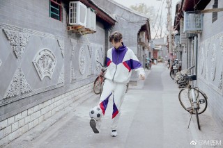 鹿晗踢足球照片(鹿晗足球踢什么位置)