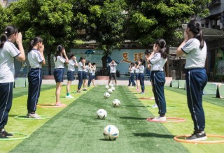 小学校足球(小学校足球队训练量太大)