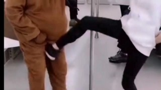 足球被踢 *** (足球被踢 *** 算犯规吗)