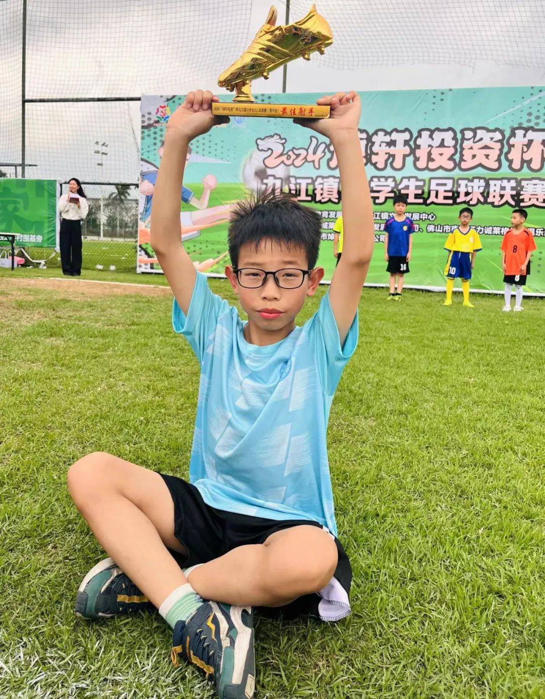 迎新小学足球亚军(华新小学足球队比赛)  第2张