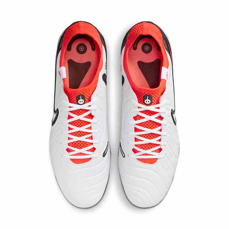 耐克战车足球鞋(nike全系列足球鞋介绍)  第1张